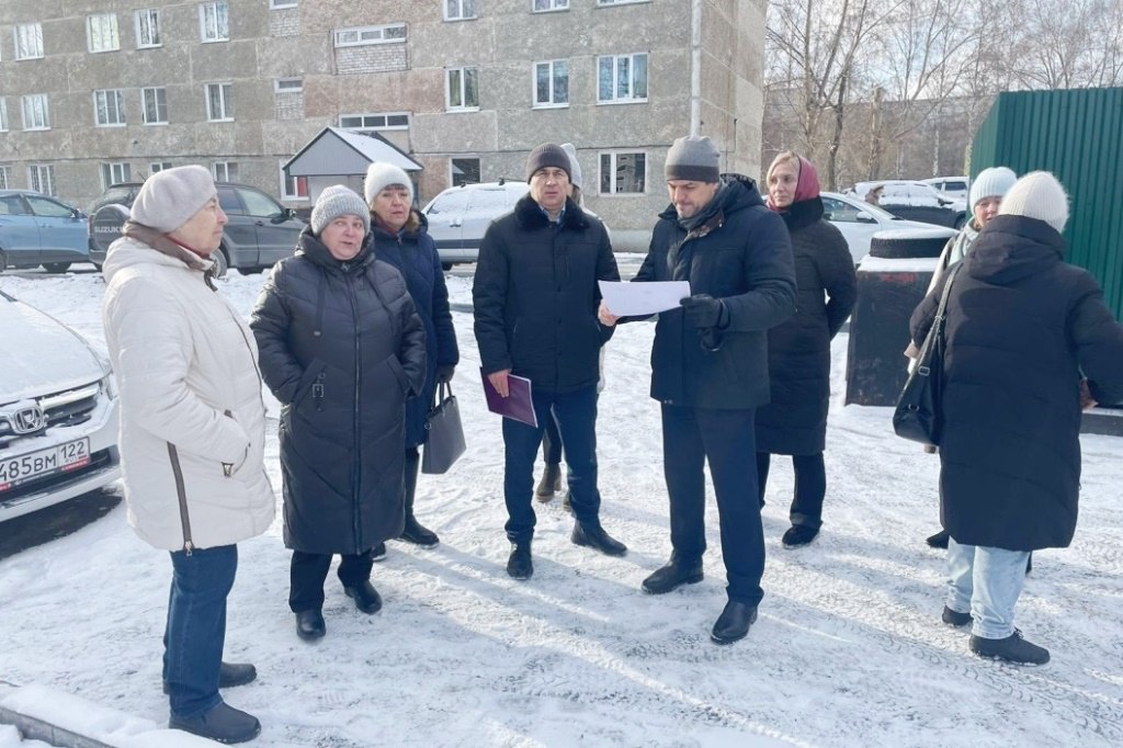 В Индустриальном районе прошла приемка дворовых территорий после благоустройства В Индустриальном районе прошла приемка дворовых территорий после благоустройства