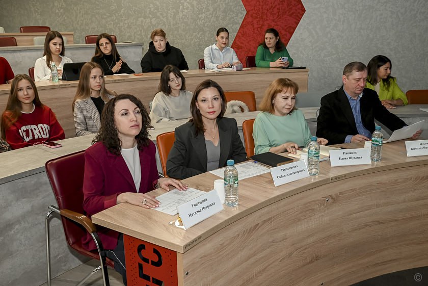 Анализируют и предлагают: какие темы поднимают участники конференции «Молодёжь — Барнаулу» Анализируют и предлагают: какие темы поднимают участники конференции «Молодёжь — Барнаулу»