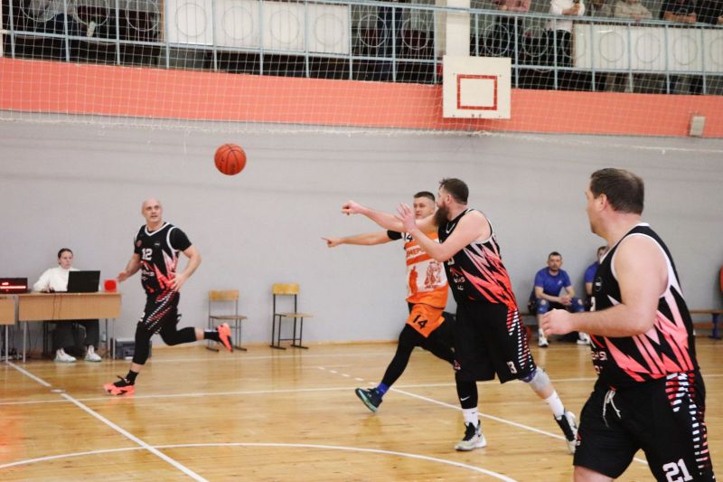 Победителями межрегиональных турниров по баскетболу среди ветеранов 40+ и 50+ стали команды Барнаула и Новокузнецка Победителями межрегиональных турниров по баскетболу среди ветеранов 40+ и 50+ стали команды Барнаула и Новокузнецка