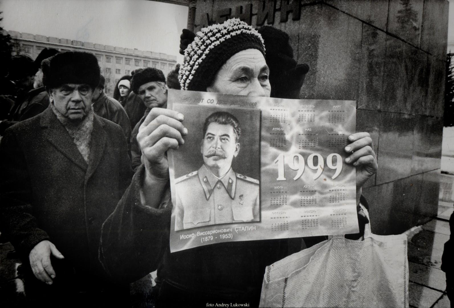 Вспоминаем, как проходили народные демонстрации 7 ноября в Барнауле в конце 90-х Вспоминаем, как проходили народные демонстрации 7 ноября в Барнауле в конце 90-х