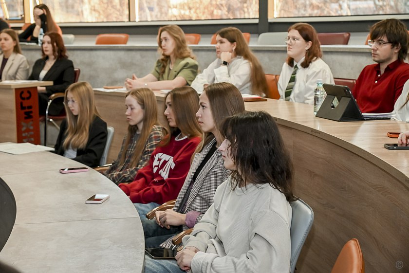 Анализируют и предлагают: какие темы поднимают участники конференции «Молодёжь — Барнаулу» Анализируют и предлагают: какие темы поднимают участники конференции «Молодёжь — Барнаулу»