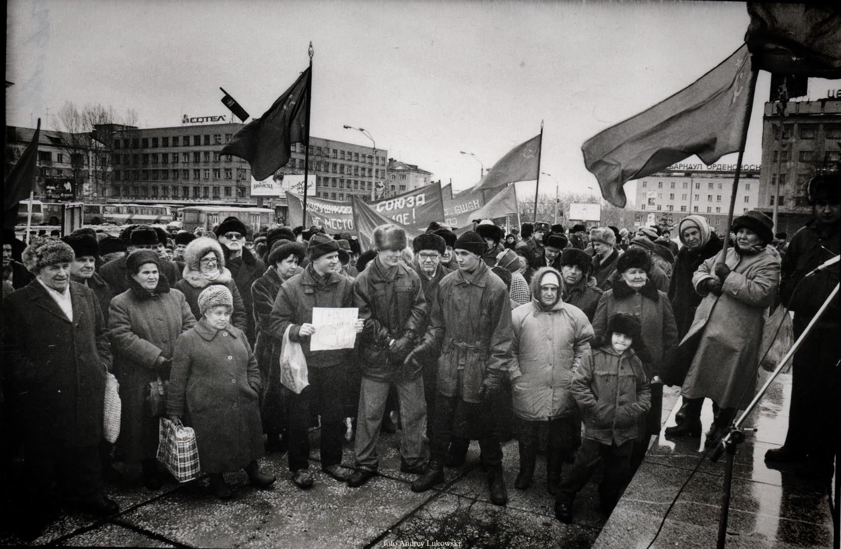 Вспоминаем, как проходили народные демонстрации 7 ноября в Барнауле в конце 90-х Вспоминаем, как проходили народные демонстрации 7 ноября в Барнауле в конце 90-х