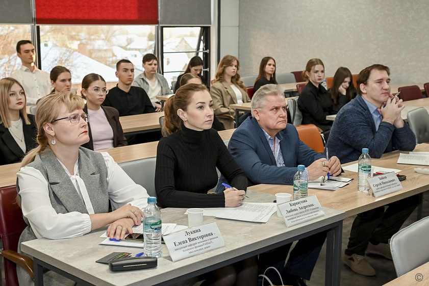 Анализируют и предлагают: какие темы поднимают участники конференции «Молодёжь — Барнаулу» Анализируют и предлагают: какие темы поднимают участники конференции «Молодёжь — Барнаулу»