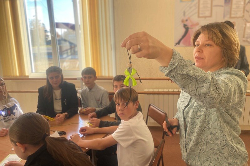 Мастер класс по изготовлению световозвращающих брелоков провели в детской школе искусств в Благовещенском районе Мастер класс по изготовлению световозвращающих брелоков провели в детской школе искусств в Благовещенском районе
