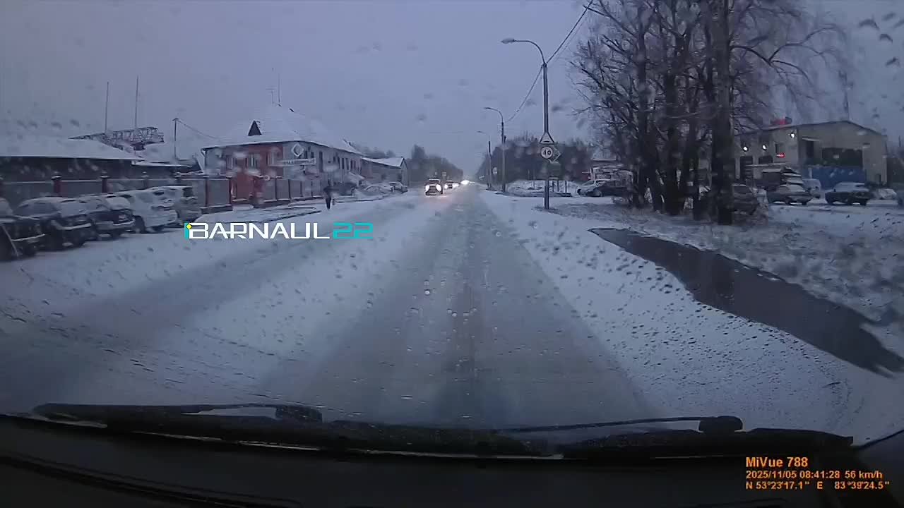 Барнаульцы увидели, как что-то взорвалось на улице Космонавтов