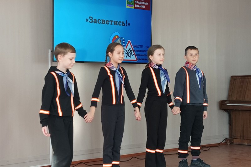 Госавтоинспекция Михайловского района организовала акцию «Засветись» Госавтоинспекция Михайловского района организовала акцию «Засветись»