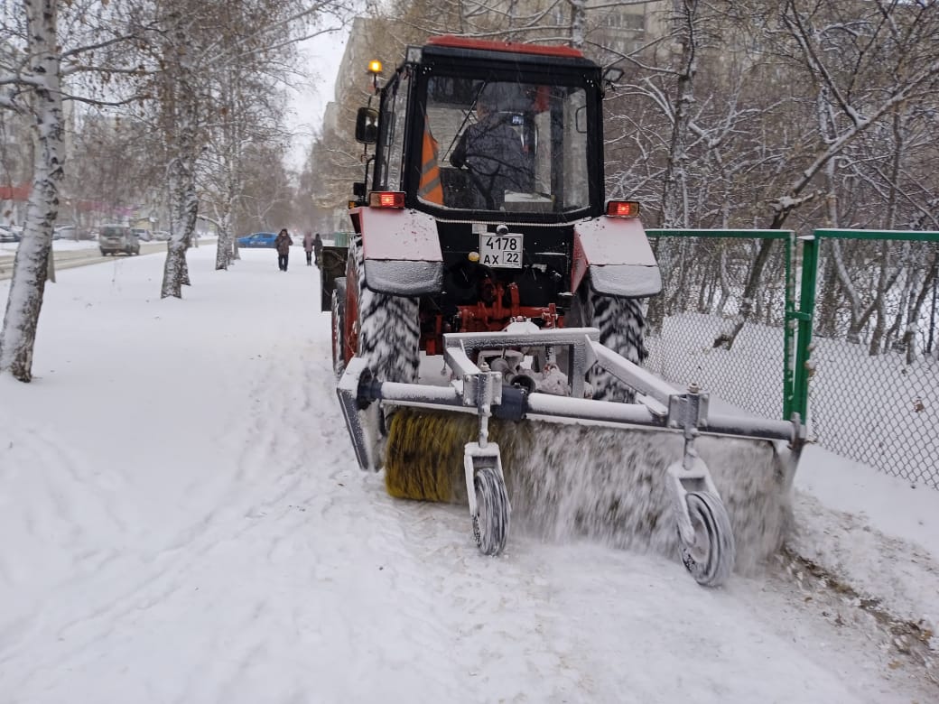 МБУ «Автодорстрой» проводит работы по очистке от снега на улицах города МБУ «Автодорстрой» проводит работы по очистке от снега на улицах города