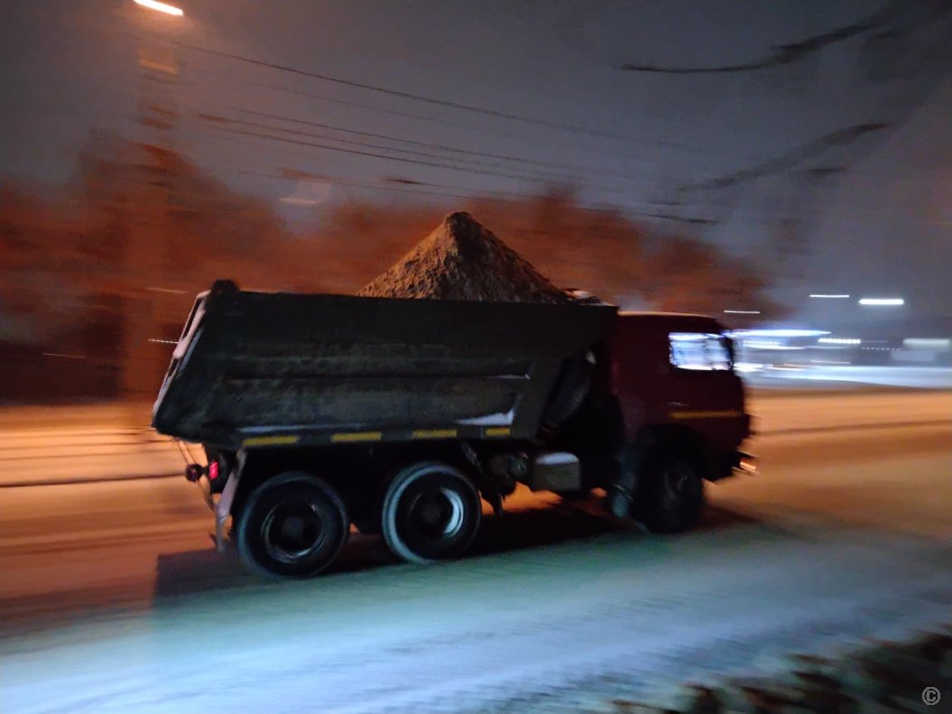 Дорожники устраняют последствия снегопада в Барнауле Дорожники устраняют последствия снегопада в Барнауле