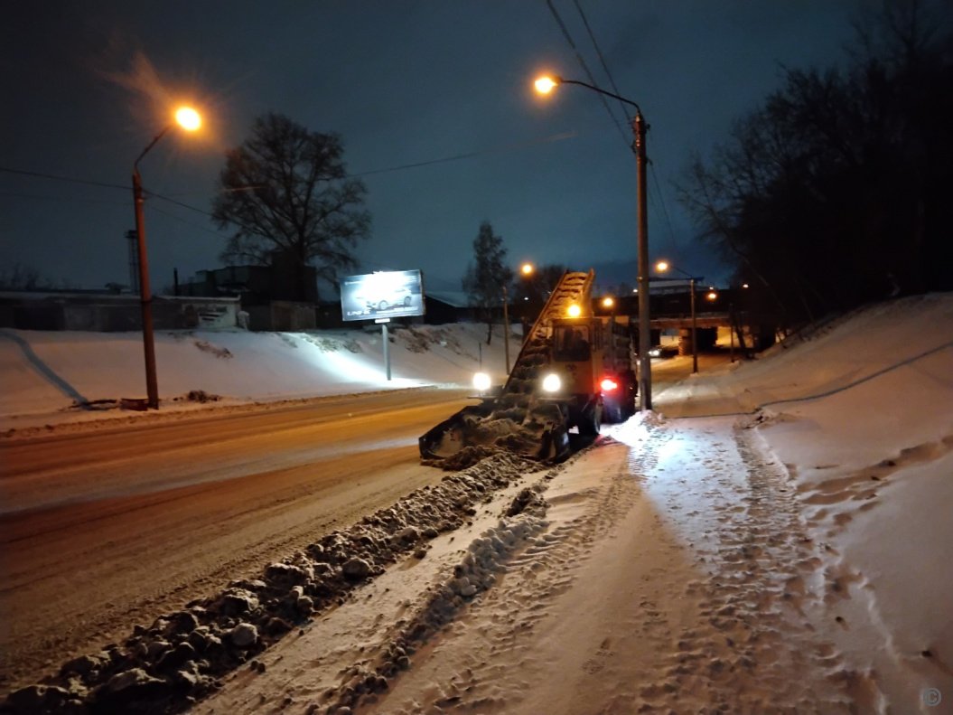 Дорожники устраняют последствия снегопада в Барнауле Дорожники устраняют последствия снегопада в Барнауле