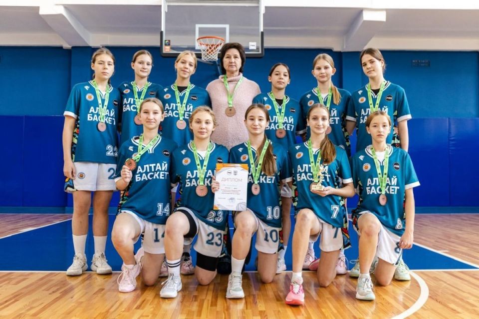 Команда девушек СШ «АлтайБаскет» завоевала бронзу первенства Сибири