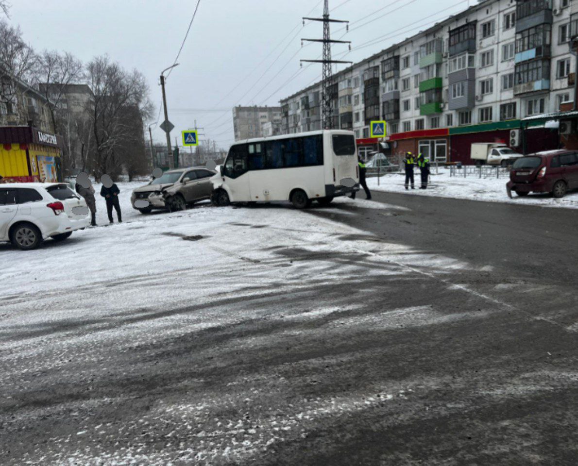 За вчерашние сутки в Бийске произошло более 50 дорожно-транспортных происшествий с участием автомобилей За вчерашние сутки в Бийске произошло более 50 дорожно-транспортных происшествий с участием автомобилей