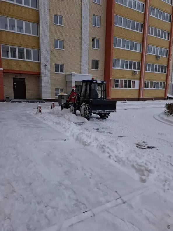 В Барнауле продолжают очищать от снега тротуары, подходы к пешеходным переходам и остановочные павильоны В Барнауле продолжают очищать от снега тротуары, подходы к пешеходным переходам и остановочные павильоны