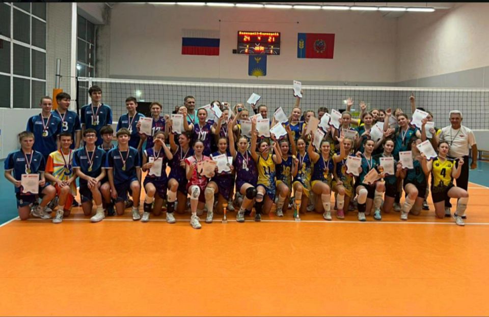 Воспитанницы заринской «Зари Алтая» — победительницы краевых соревнований «Надежды Алтая» среди девушек до 16 лет в Заринске