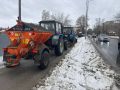 Дорожная служба продолжает очистку тротуаров, подходов к пешеходным переходам и остановочных павильонов от снега