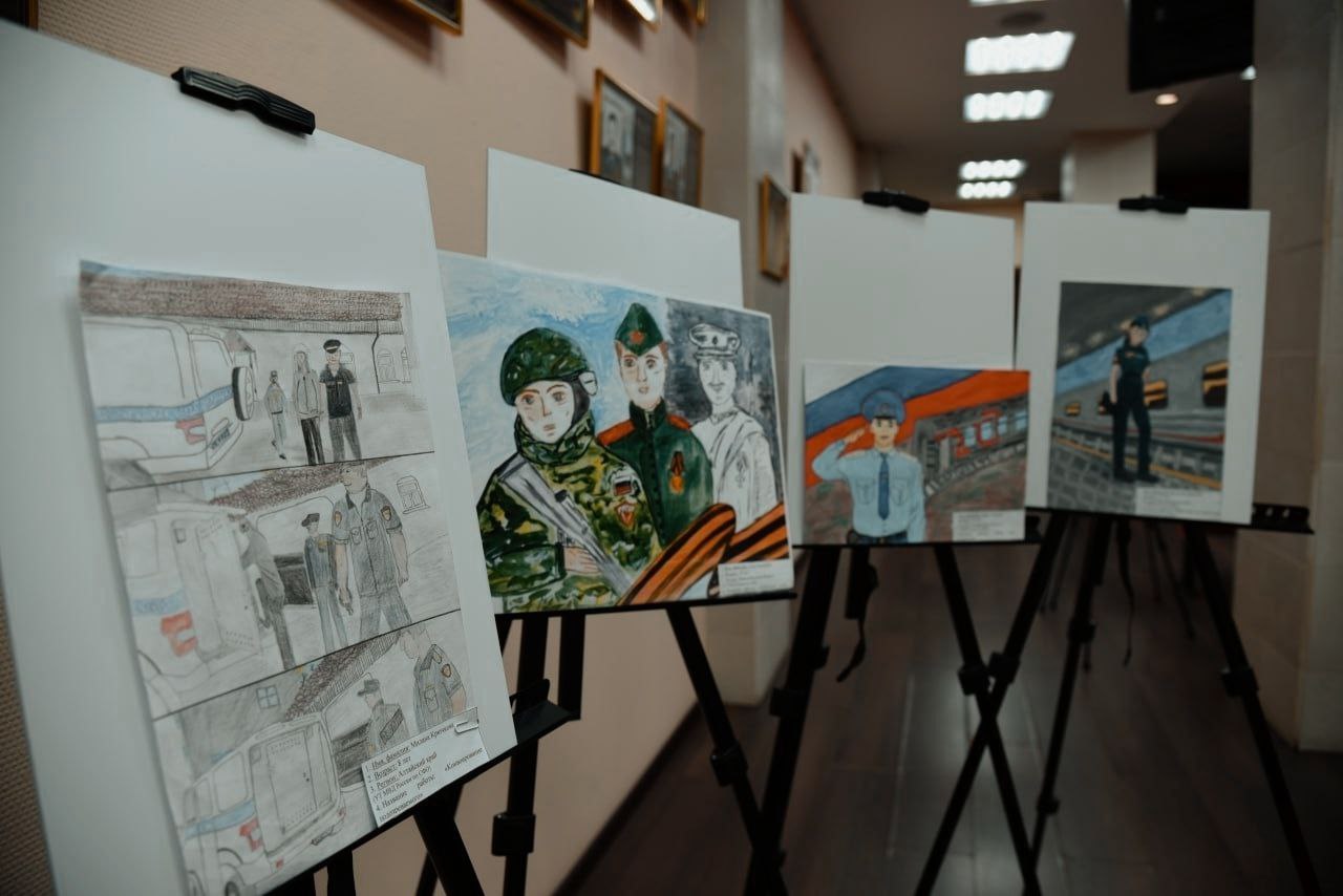 Всероссийский конкурс детского рисунка «Мои родители работают в полиции»: победители объявлены в день профессионального праздника