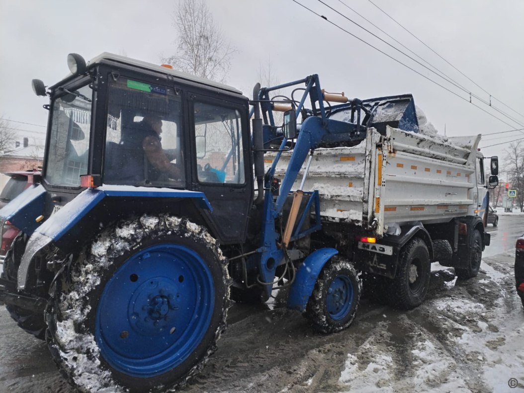 В Барнауле дорожные службы усилили работу из-за потепления и активного таяния снега В Барнауле дорожные службы усилили работу из-за потепления и активного таяния снега