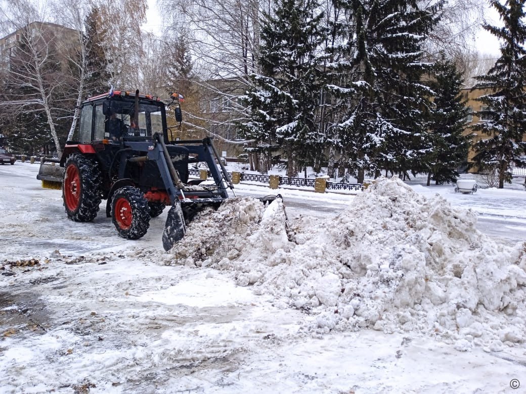 В Барнауле дорожные службы усилили работу из-за потепления и активного таяния снега В Барнауле дорожные службы усилили работу из-за потепления и активного таяния снега