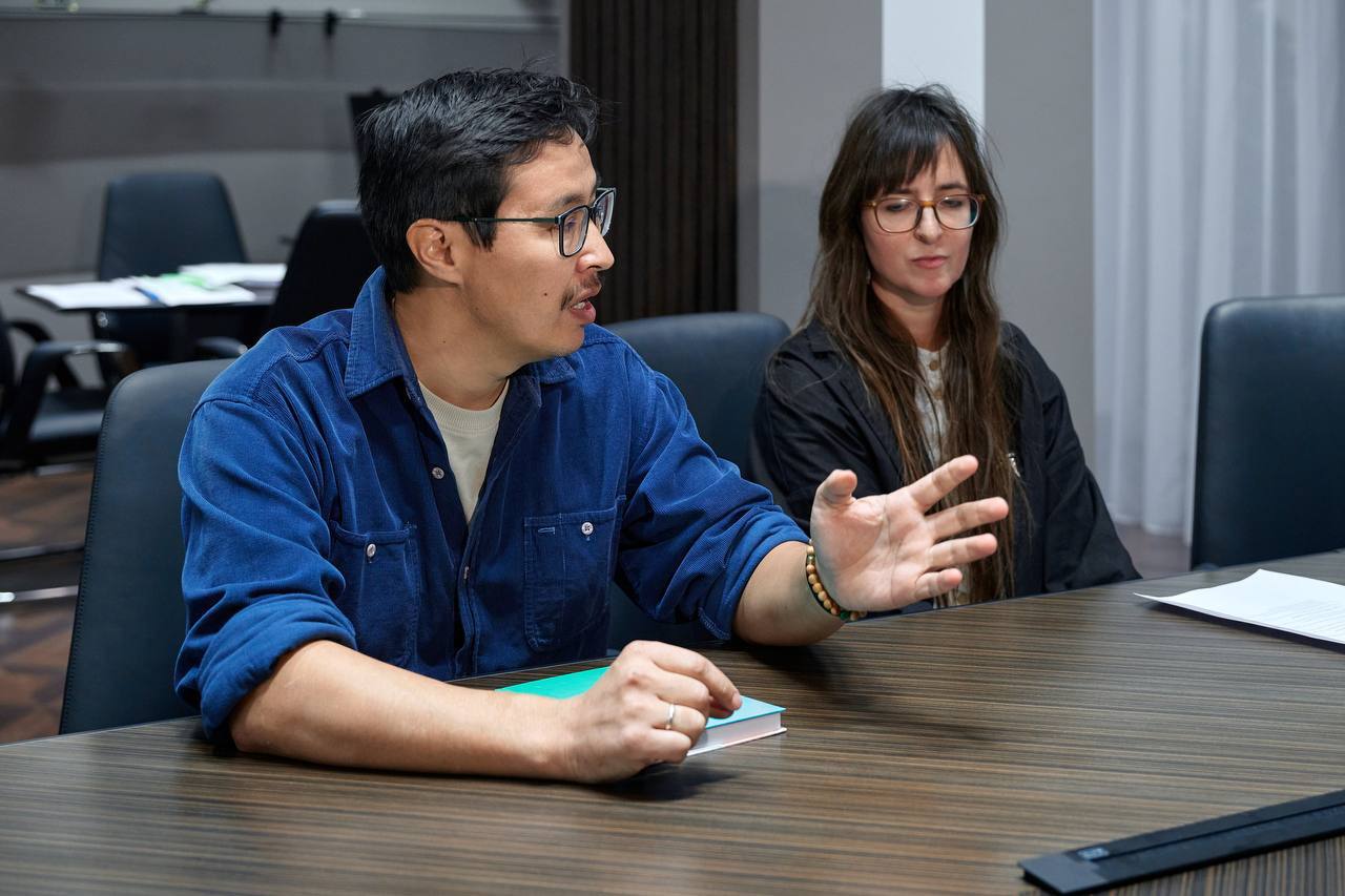 Александр Прокопьев встретился с режиссёром фильма «Волки» Михаилом Кулунаковым Александр Прокопьев встретился с режиссёром фильма «Волки» Михаилом Кулунаковым