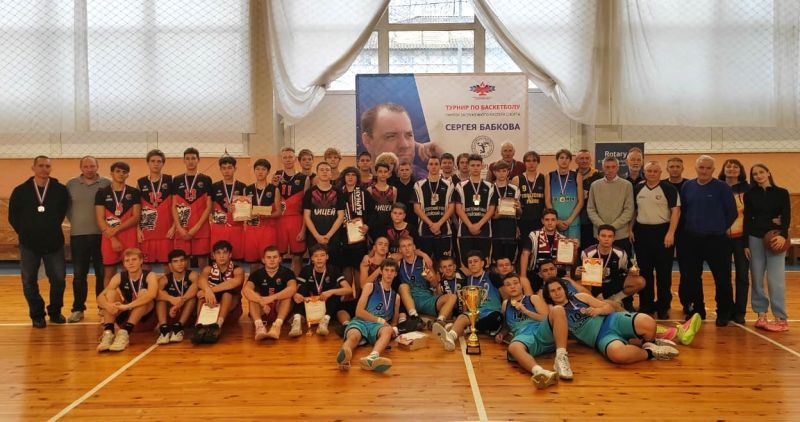 В Бийске состоялся первый турнир по баскетболу памяти заслуженного мастера спорта России Сергея Бабкова