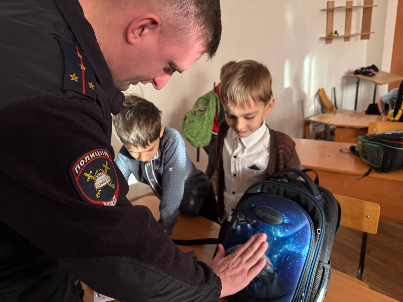 ГОСАВТОИНСПЕКЦИЯ ГОРОДА БАРНАУЛА ПРИЗЫВАЮТ ДЕТЕЙ СТАТЬ ЗАМЕТНЫМИ НА ДОРОГЕ! ГОСАВТОИНСПЕКЦИЯ ГОРОДА БАРНАУЛА ПРИЗЫВАЮТ ДЕТЕЙ СТАТЬ ЗАМЕТНЫМИ НА ДОРОГЕ!