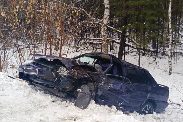 Мужчина получил серьёзные травмы в лобовом столкновении в Панкрушихинском районе Мужчина получил серьёзные травмы в лобовом столкновении в Панкрушихинском районе