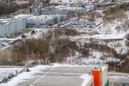 Территория бывшего пустыря за ТРЦ "Европа" стала чище, ровнее и просторнее