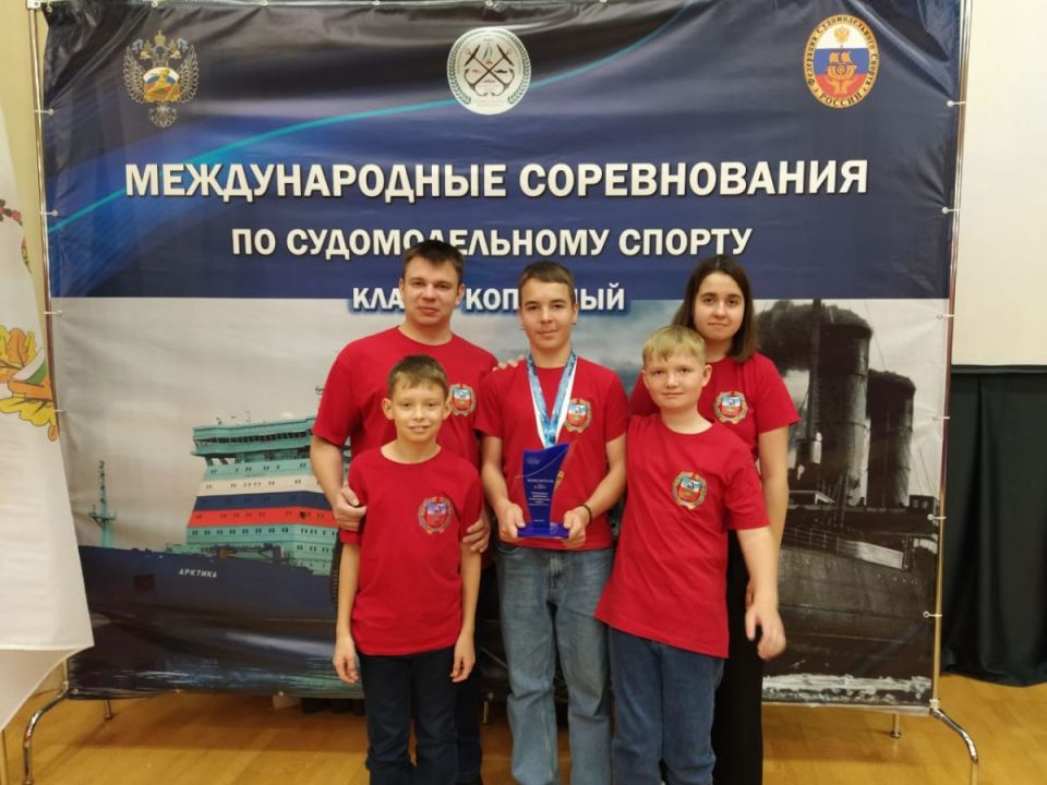 Захар Огнев — победитель международных и всероссийских соревнований по судомодельному спорту в Томске