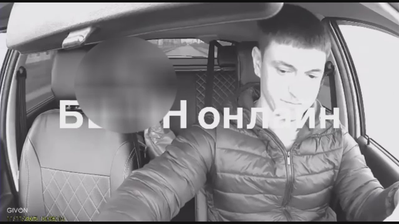 "Мы едем на кладбище". В Самаре женщина с мачете угрожала таксисту и требовала шансон