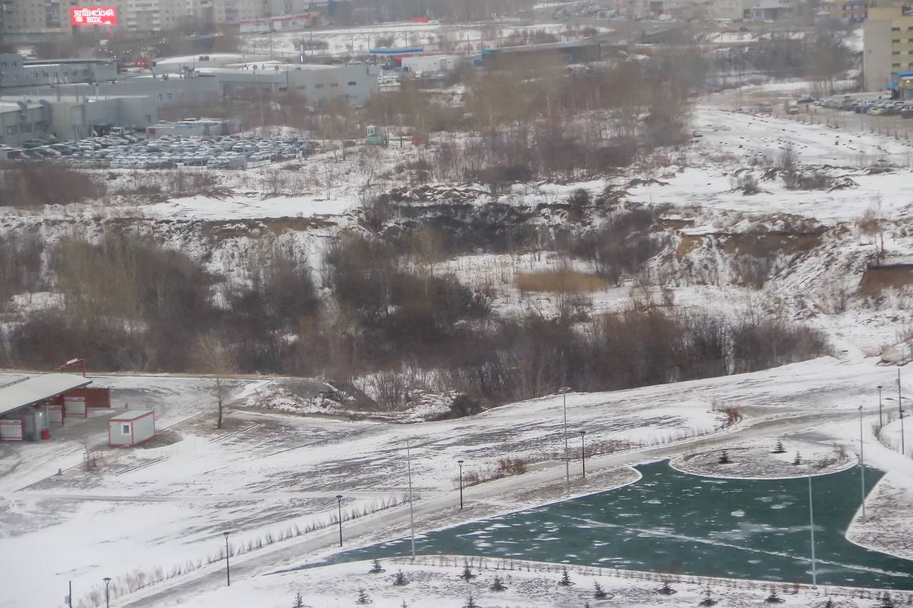 Территория бывшего пустыря за ТРЦ "Европа" стала чище, ровнее и просторнее Территория бывшего пустыря за ТРЦ "Европа" стала чище, ровнее и просторнее