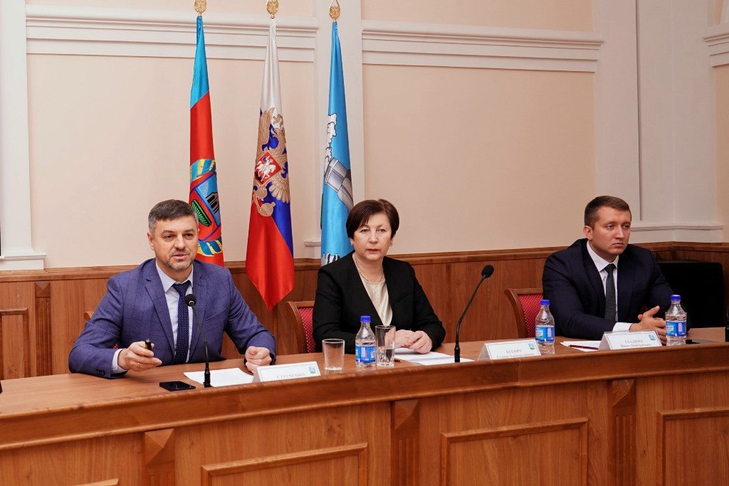 В городской Думе провели лекцию и экскурсию для студентов В городской Думе провели лекцию и экскурсию для студентов