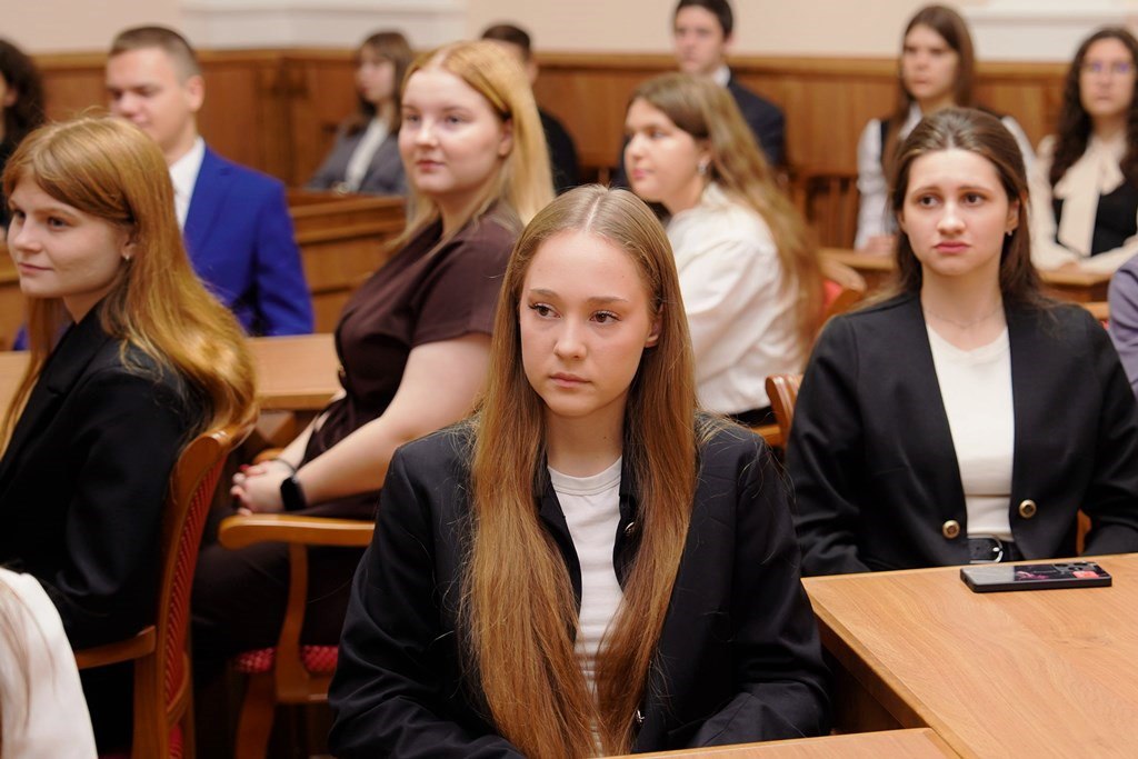 В городской Думе провели лекцию и экскурсию для студентов В городской Думе провели лекцию и экскурсию для студентов