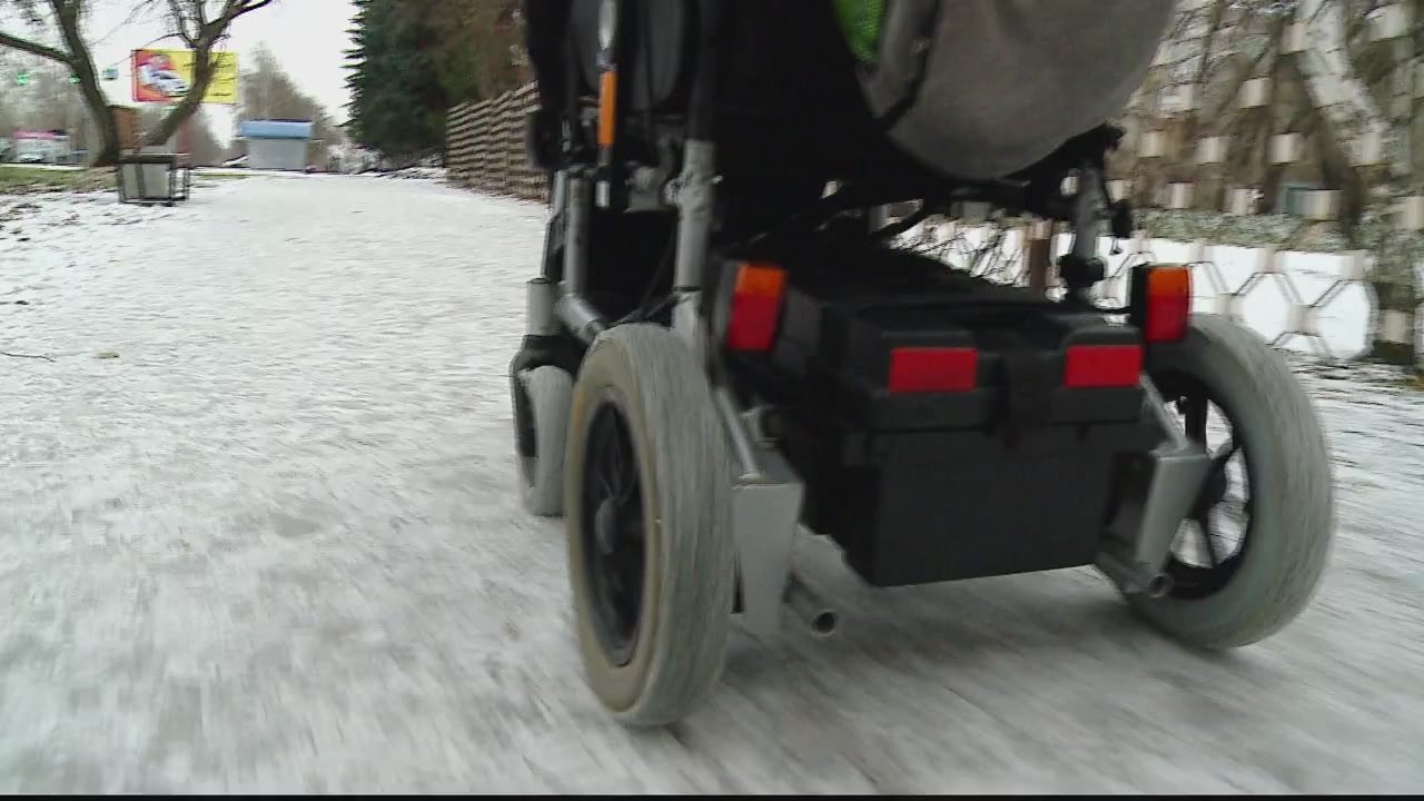 Маломобильные жители Новоалтайска жалуются на недоступную городскую среду