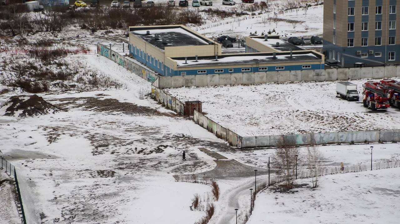 Территория бывшего пустыря за ТРЦ "Европа" стала чище, ровнее и просторнее Территория бывшего пустыря за ТРЦ "Европа" стала чище, ровнее и просторнее