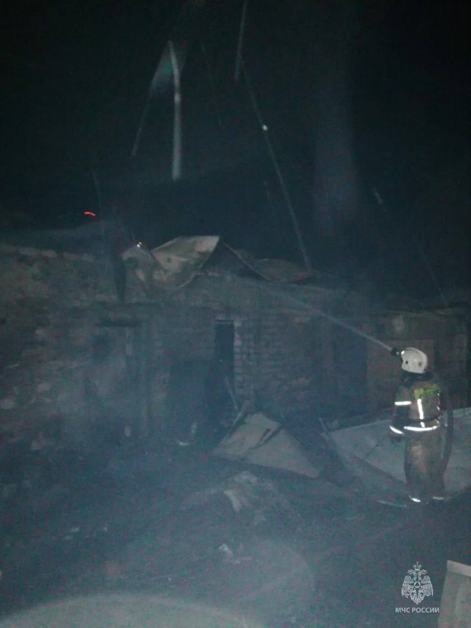 Ребенок погиб при пожаре в Алтайском крае Ребенок погиб при пожаре в Алтайском крае