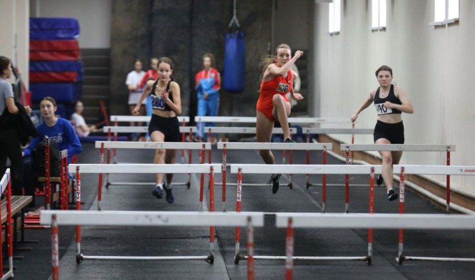 В Барнауле состоялись краевые соревнования с участием легкоатлетов до 18 лет