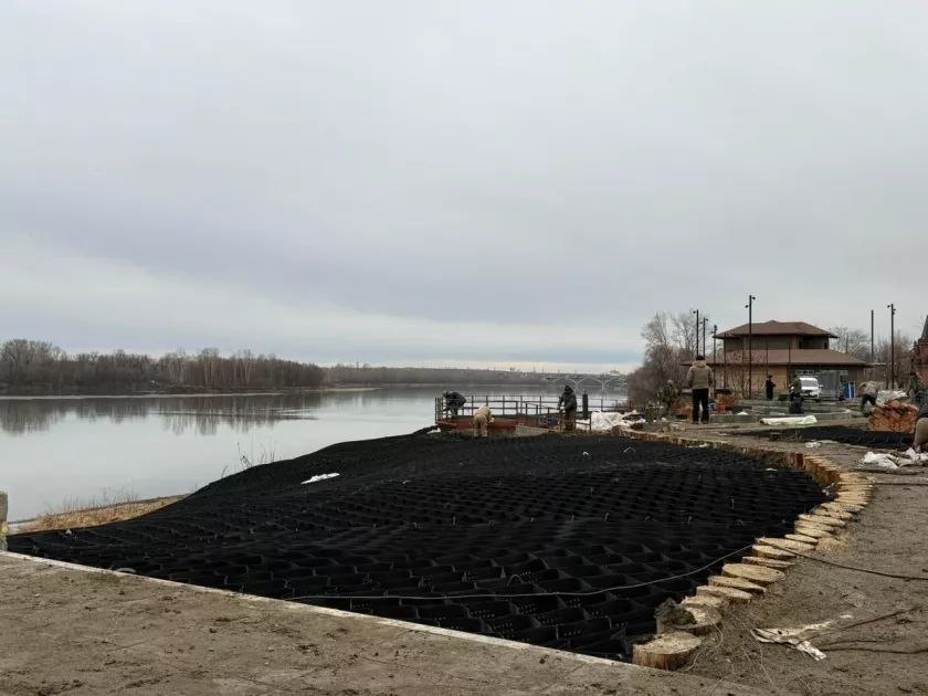 Готовность сквера имени Кузьмы Фомченко в Бийске составляет 85 % Готовность сквера имени Кузьмы Фомченко в Бийске составляет 85 %