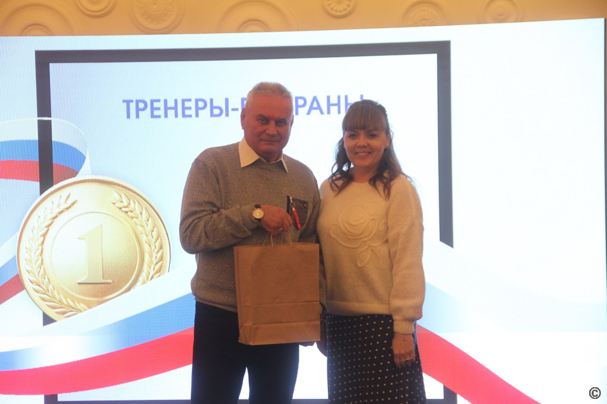 В Барнауле наградили лучших спортсменов и тренеров-преподавателей В Барнауле наградили лучших спортсменов и тренеров-преподавателей