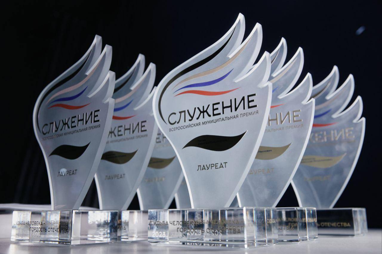 Участвовать во Всероссийской муниципальной премии "Служение" призвал сотрудников муниципальных организаций губернатор Виктор Томенко