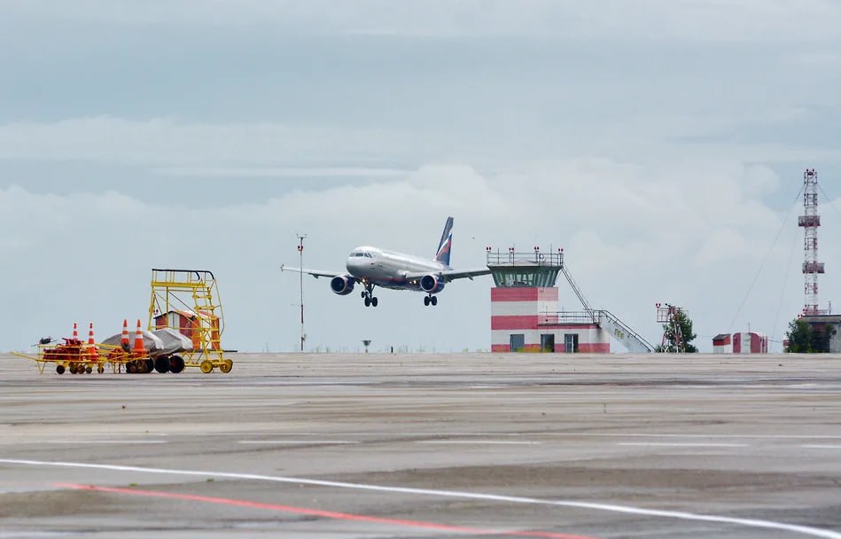 В закупке по выбору подрядчика для выполнения капитального ремонта аэродрома в аэропорту Барнаула выявлены нарушения