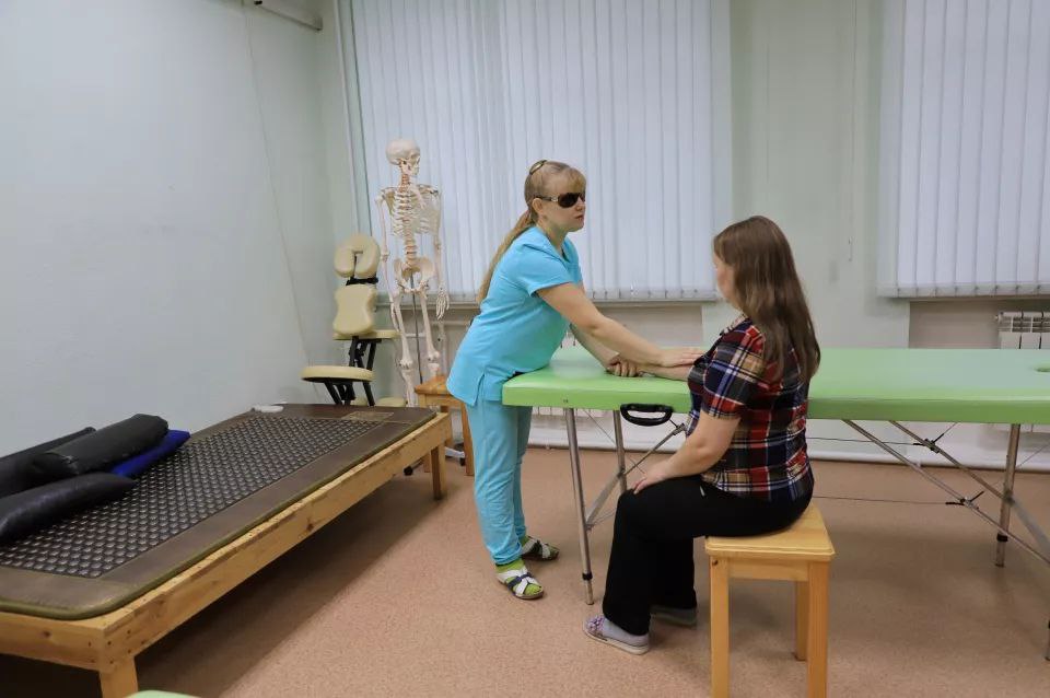 В Бийске обучают слепых ориентироваться на местности В Бийске обучают слепых ориентироваться на местности