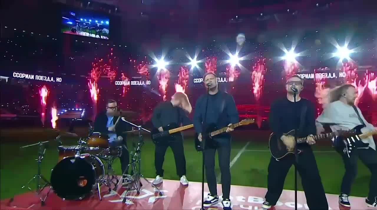 Группа "Комната культуры" выступила на открытии футбольного матча Россия — Перу, который прошел накануне в Санкт-Петербурге