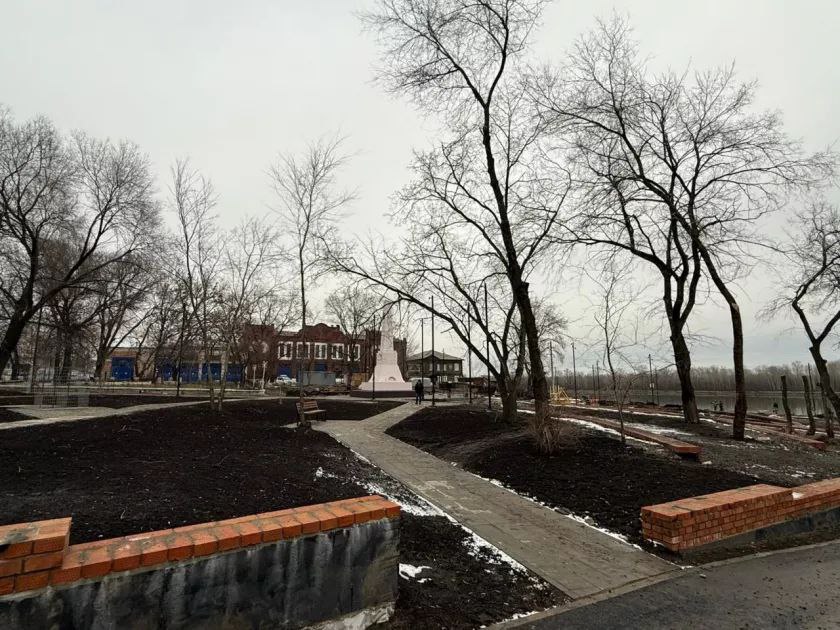 Готовность сквера имени Кузьмы Фомченко в Бийске составляет 85 % Готовность сквера имени Кузьмы Фомченко в Бийске составляет 85 %