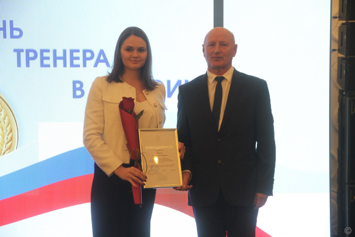 В Барнауле наградили лучших спортсменов и тренеров-преподавателей В Барнауле наградили лучших спортсменов и тренеров-преподавателей
