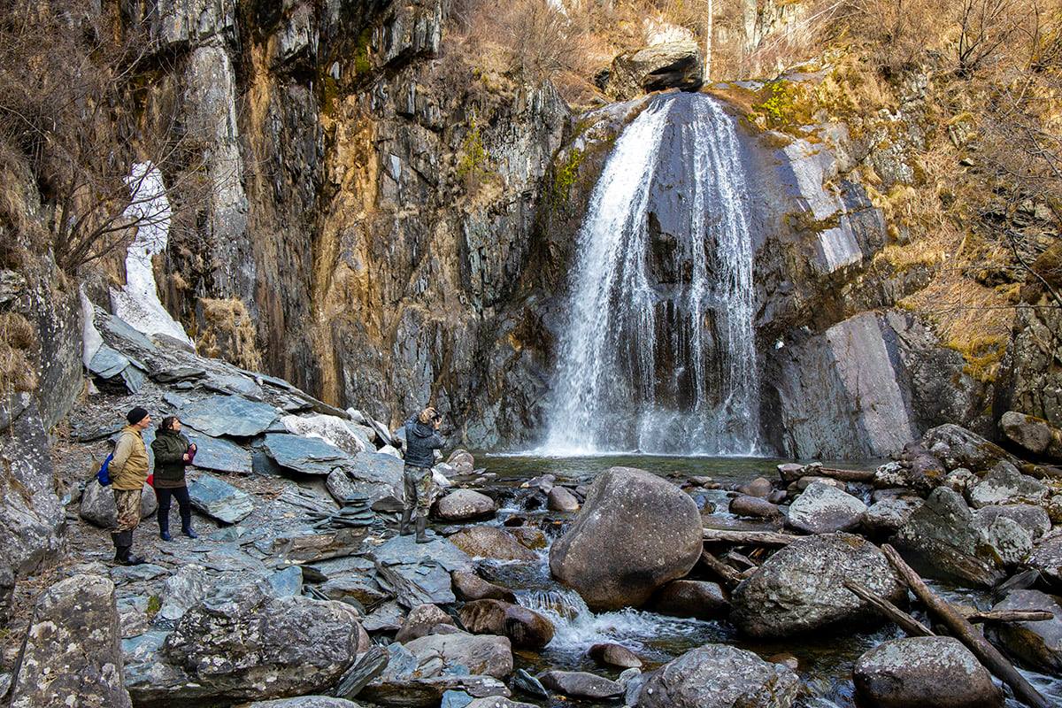 Водопад Корбу меняется с каждым сезоном Водопад Корбу меняется с каждым сезоном