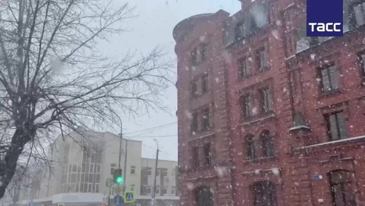 Обильный снегопад наблюдается в Барнауле