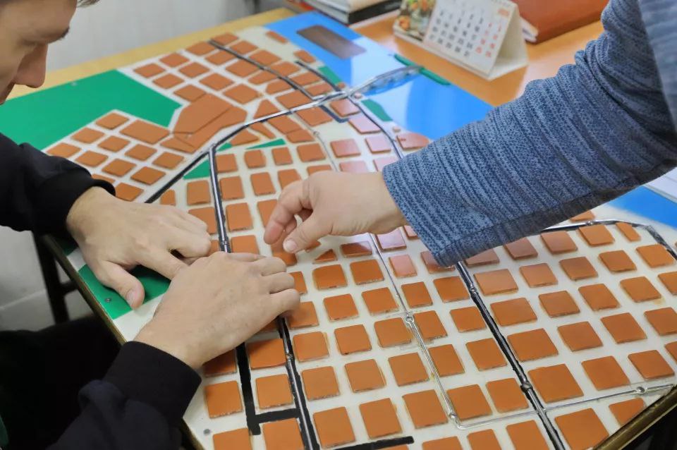 В Бийске обучают слепых ориентироваться на местности В Бийске обучают слепых ориентироваться на местности