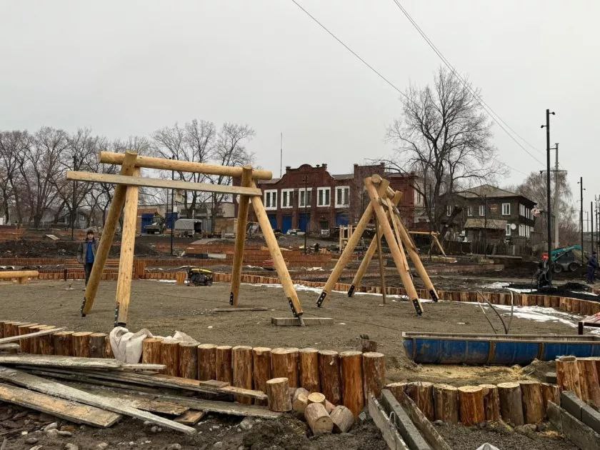 Готовность сквера имени Кузьмы Фомченко в Бийске составляет 85 % Готовность сквера имени Кузьмы Фомченко в Бийске составляет 85 %