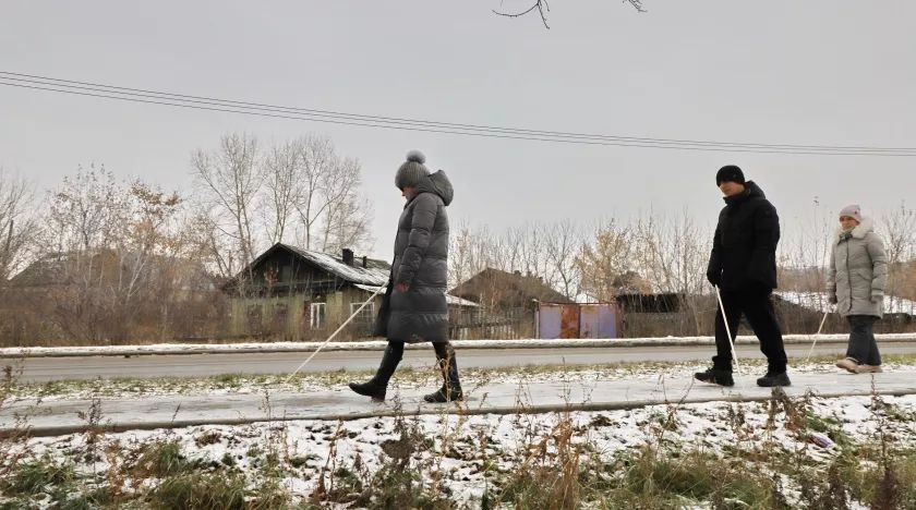 В Бийске обучают слепых ориентироваться на местности