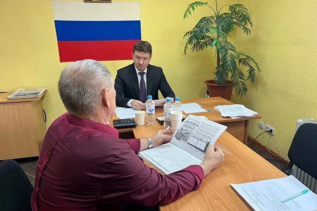 Максим Банных встретился с воспитанниками военно-патриотического клуба в Алейске Максим Банных встретился с воспитанниками военно-патриотического клуба в Алейске