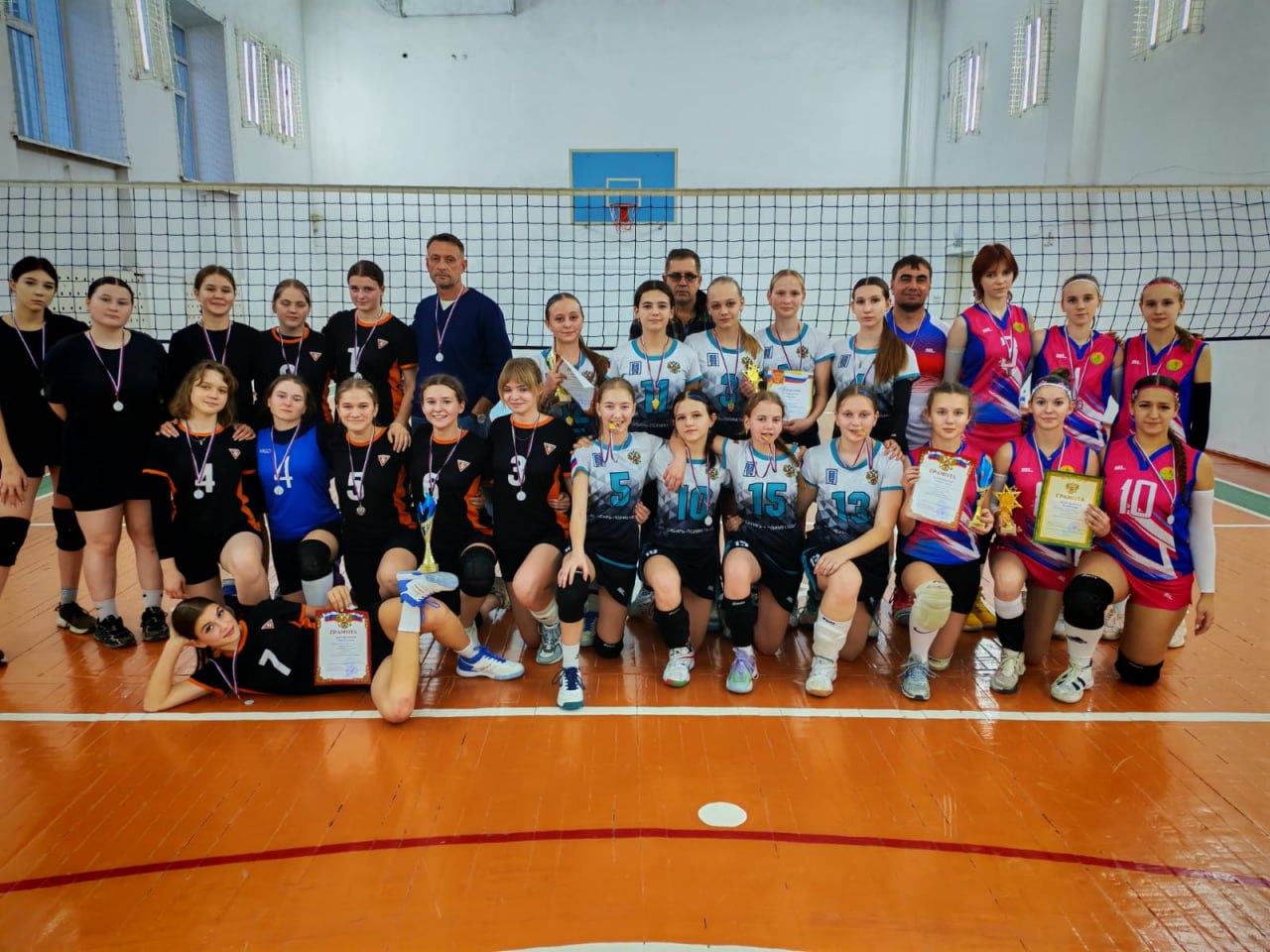 Межрайонный турнир по волейболу среди женских команд 2010 года рождения и младше, посвященный Дню народного единства, состоялся в Волчихинском районе